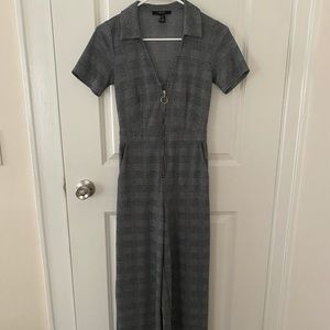 Plaid jumpsuit with a zipper in the front